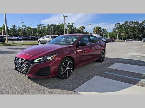 Used 2024 Nissan Altima 2.5 SR w/ SR Premium Package FWD image 21