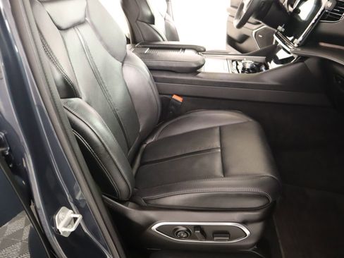 Used 2025 Jeep Wagoneer Series II w/ Premium Group I image 15