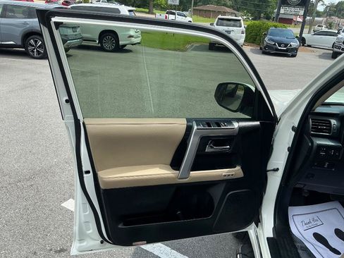 Used 2019 Toyota 4Runner Limited AWD/4WD image 17