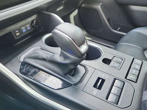 Used 2022 Toyota Highlander XLE image 25