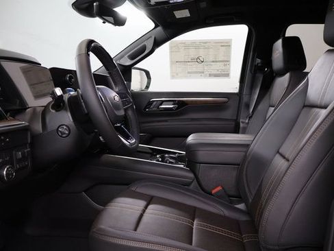 New 2026 Chevrolet Suburban High Country AWD/4WD image 12