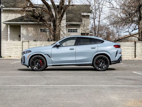 New 2026 BMW X6 xDrive40i w/ Executive Package image 2