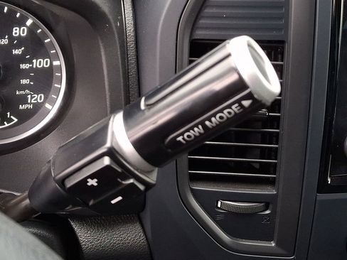 Used 2024 Nissan Titan SV w/ Accessory Utility Package image 15