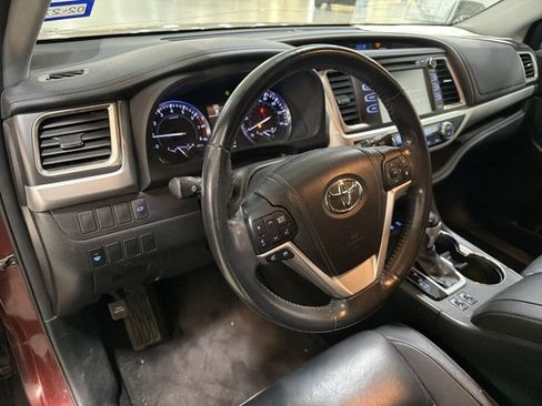 Used 2014 Toyota Highlander XLE AWD/4WD image 7