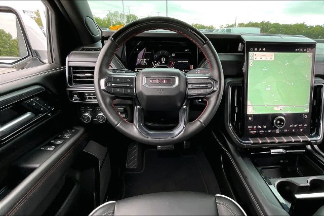 Used 2025 GMC Yukon AT4 Ultimate AWD/4WD image 8