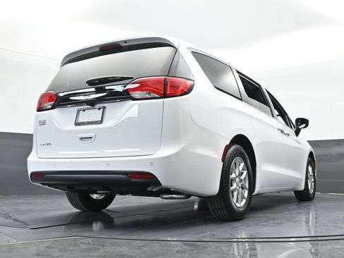 Used 2026 Chrysler Voyager LX image 57