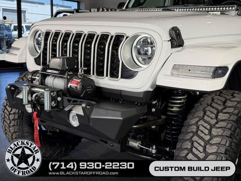 Used 2024 Jeep Wrangler Unlimited Sahara AWD/4WD image 11