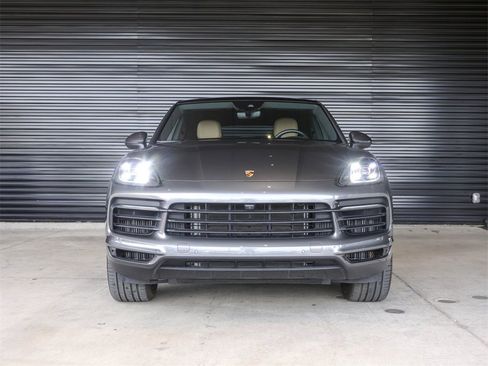 Certified 2023 Porsche Cayenne Coupe image 10