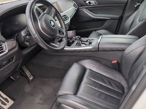 Used 2022 BMW X5 xDrive40i w/ M Sport Package AWD/4WD image 3