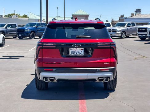Used 2024 Chevrolet Traverse Z71 AWD/4WD image 3