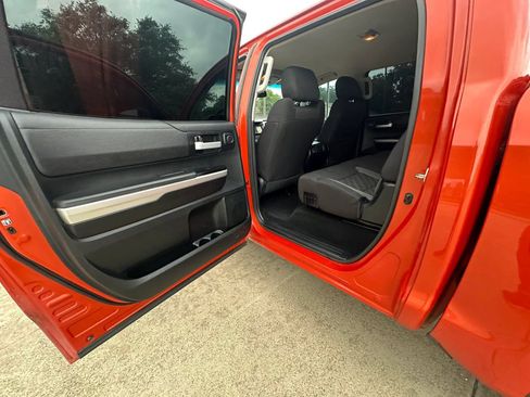 Used 2017 Toyota Tundra SR5 w/ SR5 Upgrade Package AWD/4WD image 17