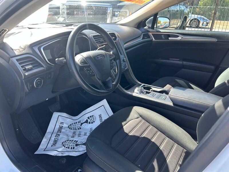 Used 2019 Ford Fusion SE FWD image 16