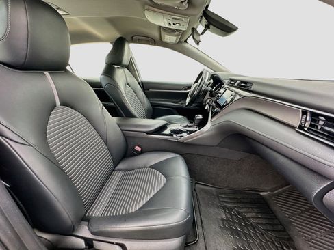 Used 2019 Toyota Camry SE FWD image 18