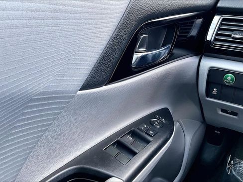 Used 2016 Honda Accord LX image 32