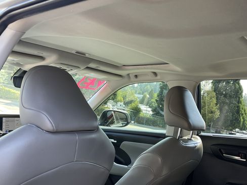 Used 2023 Toyota Highlander XLE FWD image 15