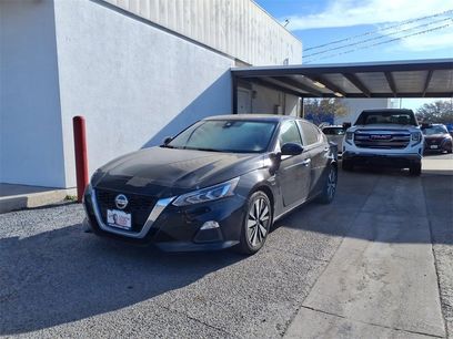 Used 2021 Nissan Altima 2.5 SV w/ SV Premium Package