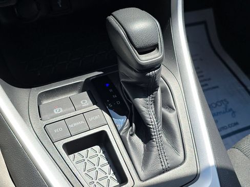 Used 2021 Toyota RAV4 LE FWD image 20
