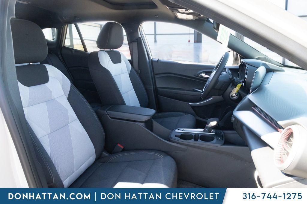 New 2026 Chevrolet Trax RS w/ Sunroof Package FWD image 22