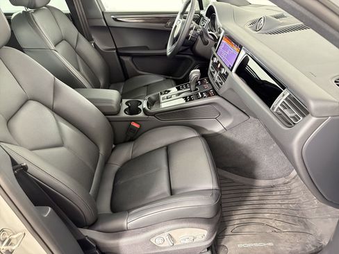 Certified 2026 Porsche Macan AWD/4WD image 30