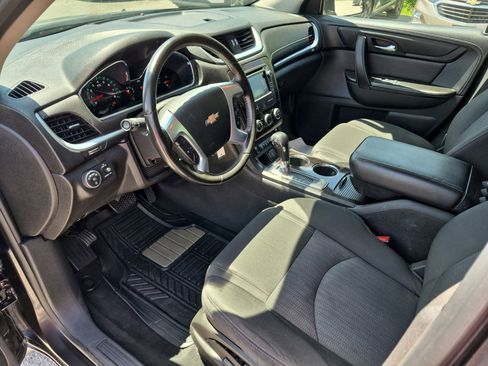 Used 2016 Chevrolet Traverse LT w/ Style and Technology Package FWD image 11