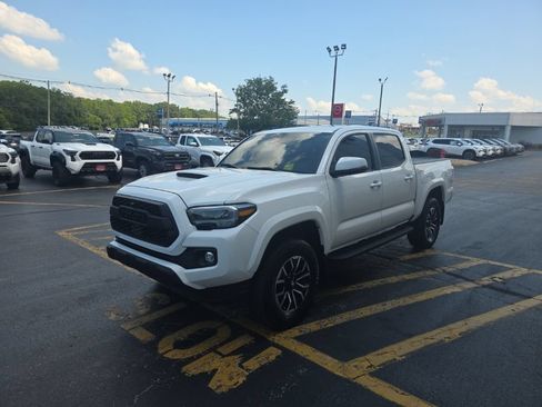 Used 2021 Toyota Tacoma TRD Sport w/ TRD Premium Sport Package AWD/4WD image 9