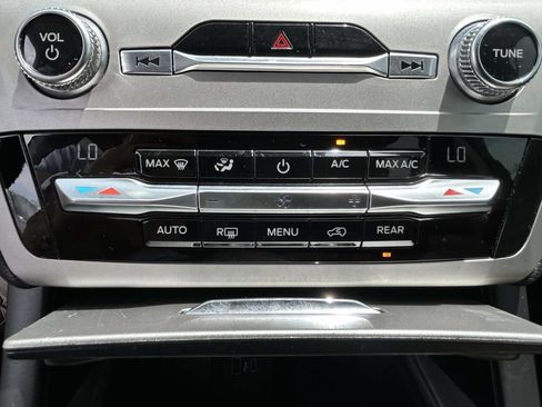 Used 2020 Ford Explorer XLT AWD/4WD image 20