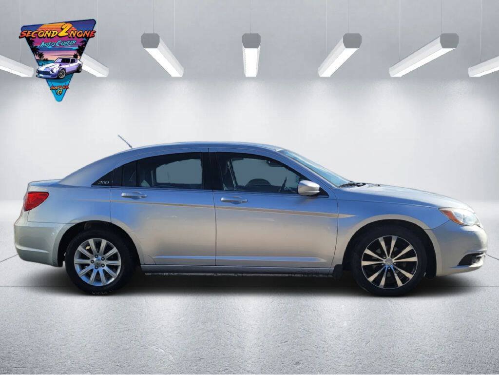 Used 2012 Chrysler 200 Touring FWD image 4