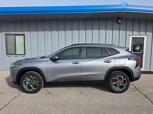 Used 2026 Chevrolet Trax LT w/ LT Convenience Package FWD image 1