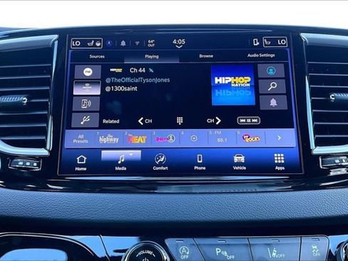 Used 2025 Chrysler Pacifica Select FWD image 15