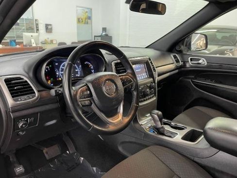 Used 2021 Jeep Grand Cherokee Laredo AWD/4WD image 26
