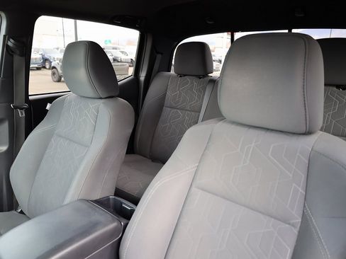 Used 2017 Toyota Tacoma TRD Off-Road image 16