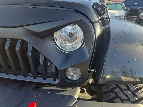 Used 2017 Jeep Wrangler Unlimited Rubicon image 29