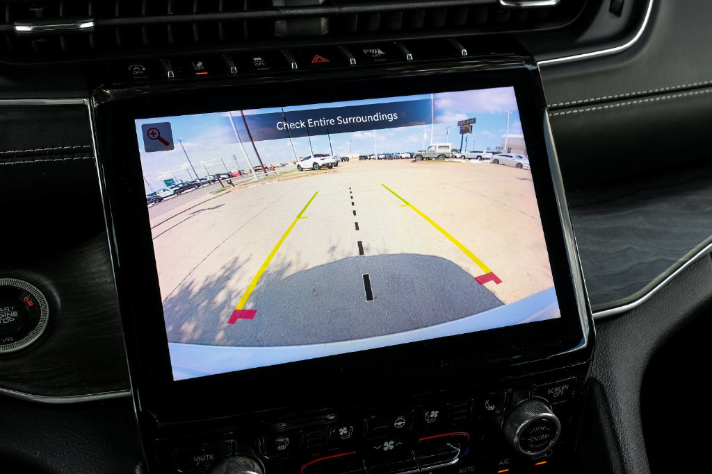 Used 2022 Jeep Grand Cherokee Overland w/ Luxury Tech Group IV AWD/4WD image 31