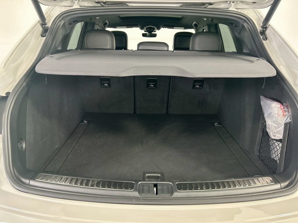 Certified 2025 Porsche Macan Turbo AWD/4WD image 28