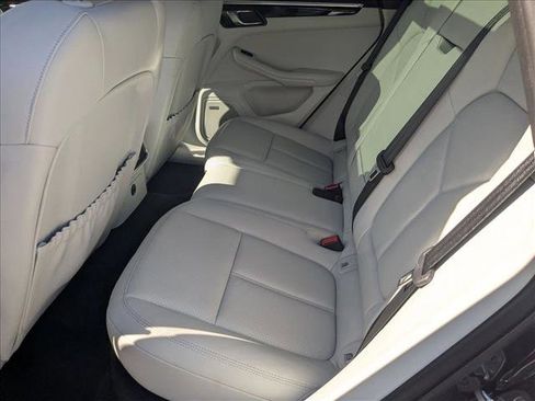 Used 2024 Porsche Macan image 20