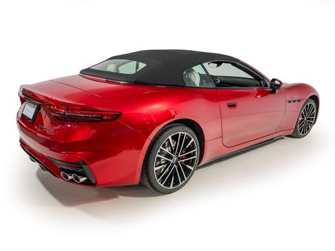 Used 2024 Maserati GranCabrio Trofeo image 9
