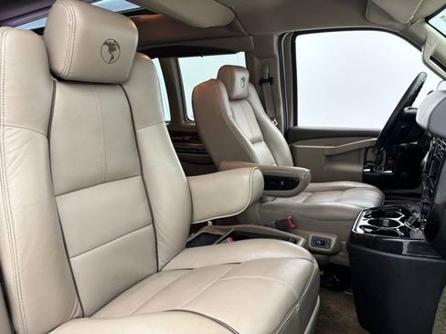 Used 2019 GMC Savana 2500 RWD image 24