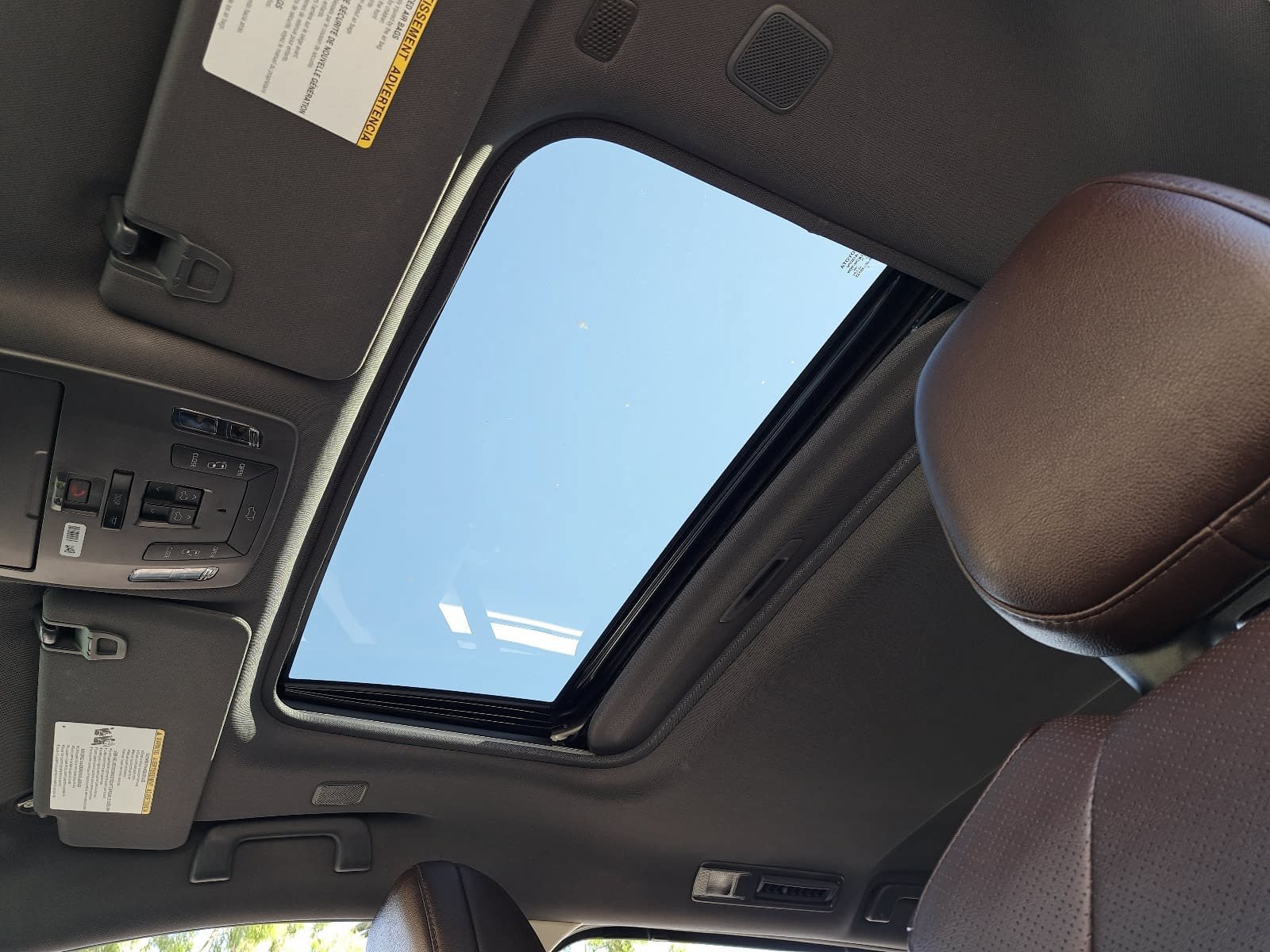 Used 2024 Toyota Sienna Platinum FWD image 33