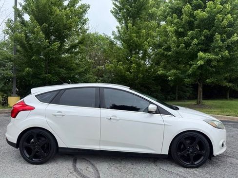 Used 2012 Ford Focus Titanium FWD image 2