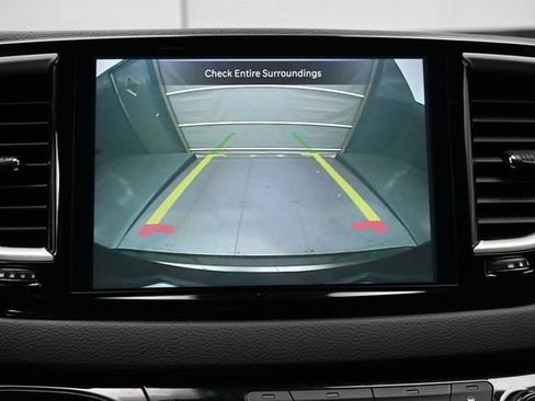 Certified 2023 Chrysler Pacifica Touring-L FWD image 43