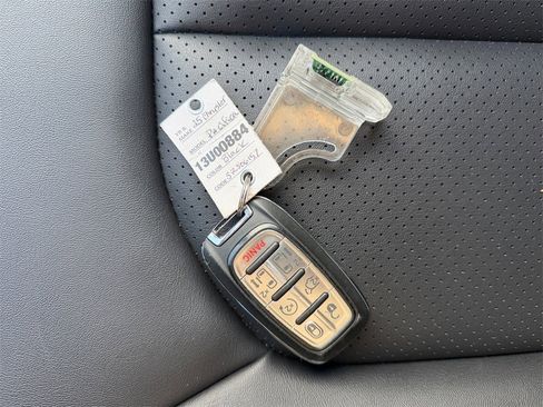 Used 2025 Chrysler Pacifica Select image 30