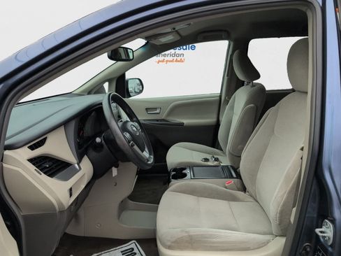 Used 2015 Toyota Sienna LE image 10