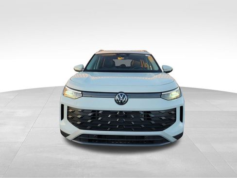 New 2026 Volkswagen Tiguan SE image 2