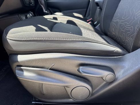 Used 2023 Jeep Renegade Latitude AWD/4WD image 16