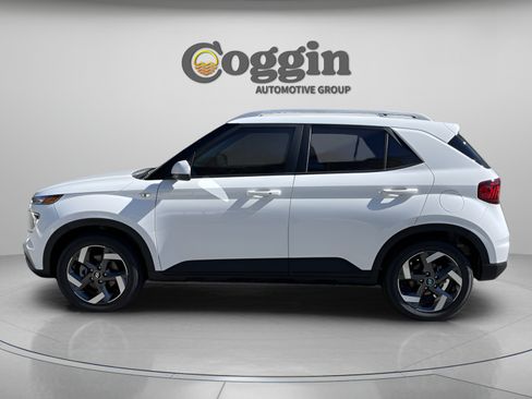 Certified 2026 Hyundai Venue SEL FWD image 3