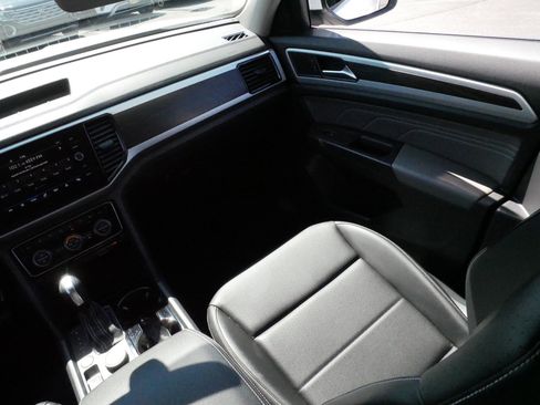 Certified 2023 Volkswagen Atlas SE image 11