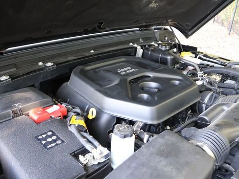 Used 2022 Jeep Wrangler Sport image 13