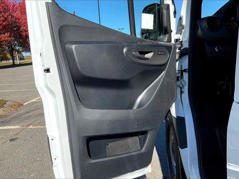 Used 2025 Mercedes-Benz Sprinter 2500 image 14