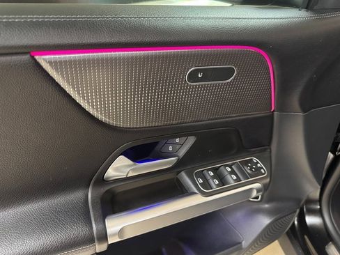 Used 2022 Mercedes-Benz GLB 250 image 7