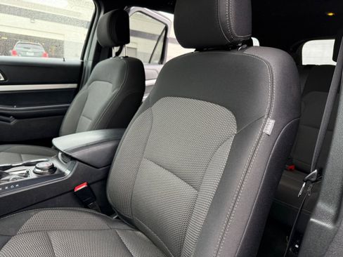 Used 2017 Ford Explorer XLT image 17